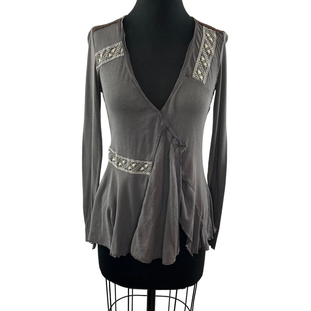 Burning Torch Gray Boho V-Neck Ruffle Embroidered Floral Distressed Top Medium M
